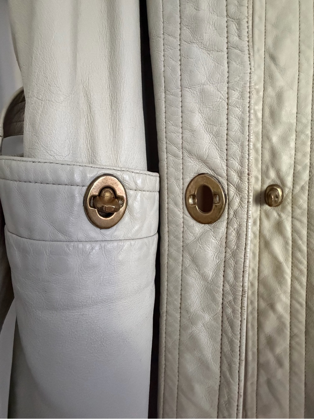 1960s Vintage Bonnie Cashin for Sills Leather Coat - Picture 6 of 10